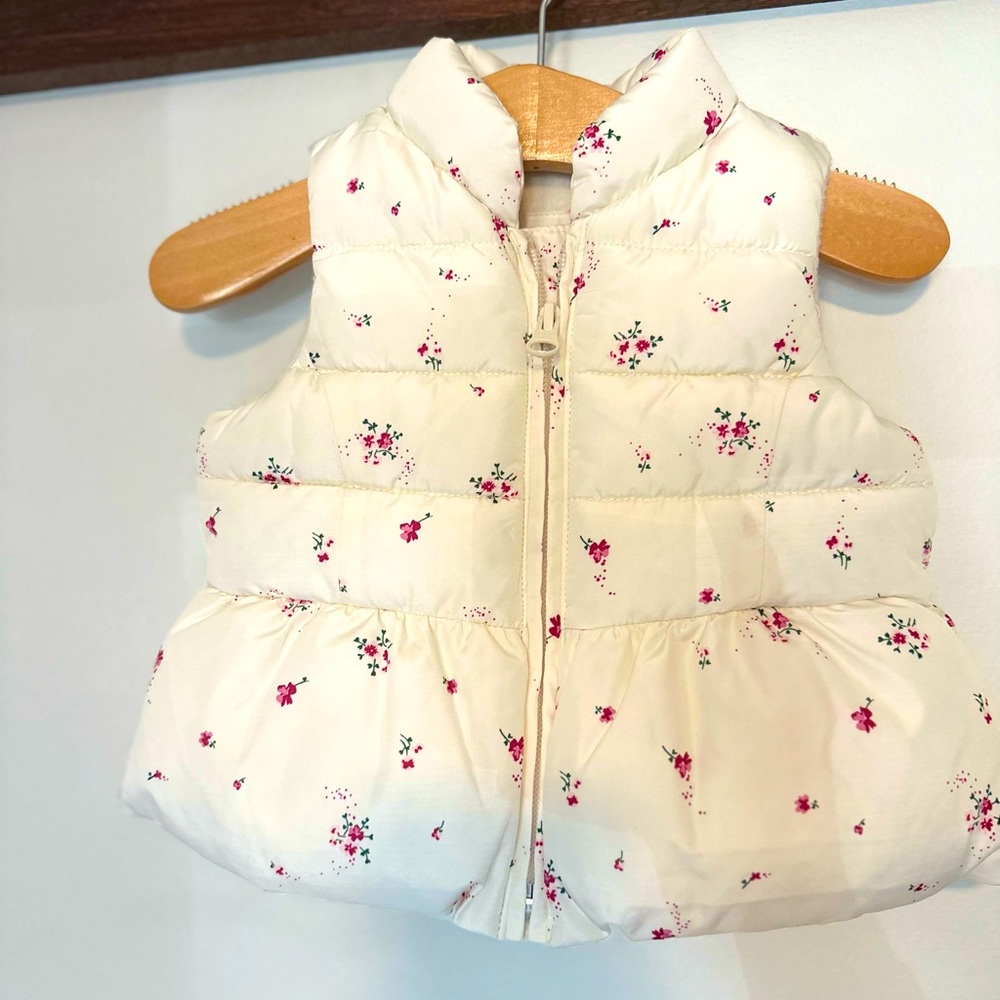 Floral Baby Gap puffer vest. Fleece lined. 3-6 mo.